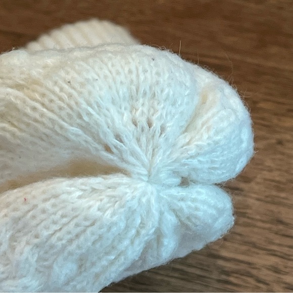 Juicy Couture White Knit Beanie Hat One Size Heart Logo Winter Cozy - Picture 8 of 13